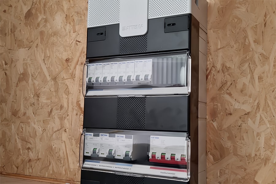 Stekerbaar installeren omarmd door installateur en aannemer 4