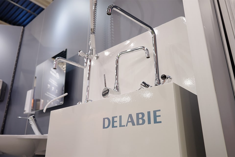 De juiste kraan voor elk gebouw: Delabie toont maatwerk op VSK 2