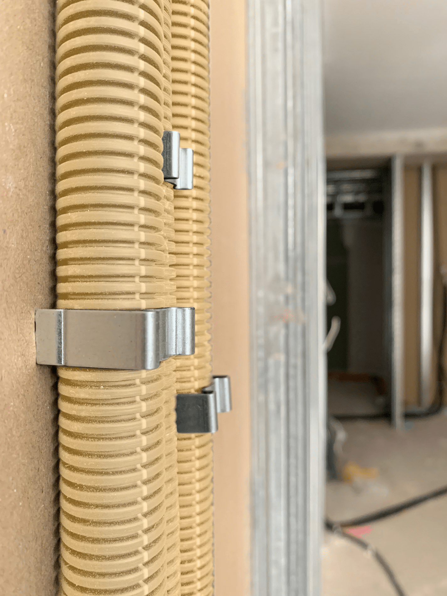 Efficiënt, slim en snel installeren met flexbuisclips, schroefclips en slagbeugels 1