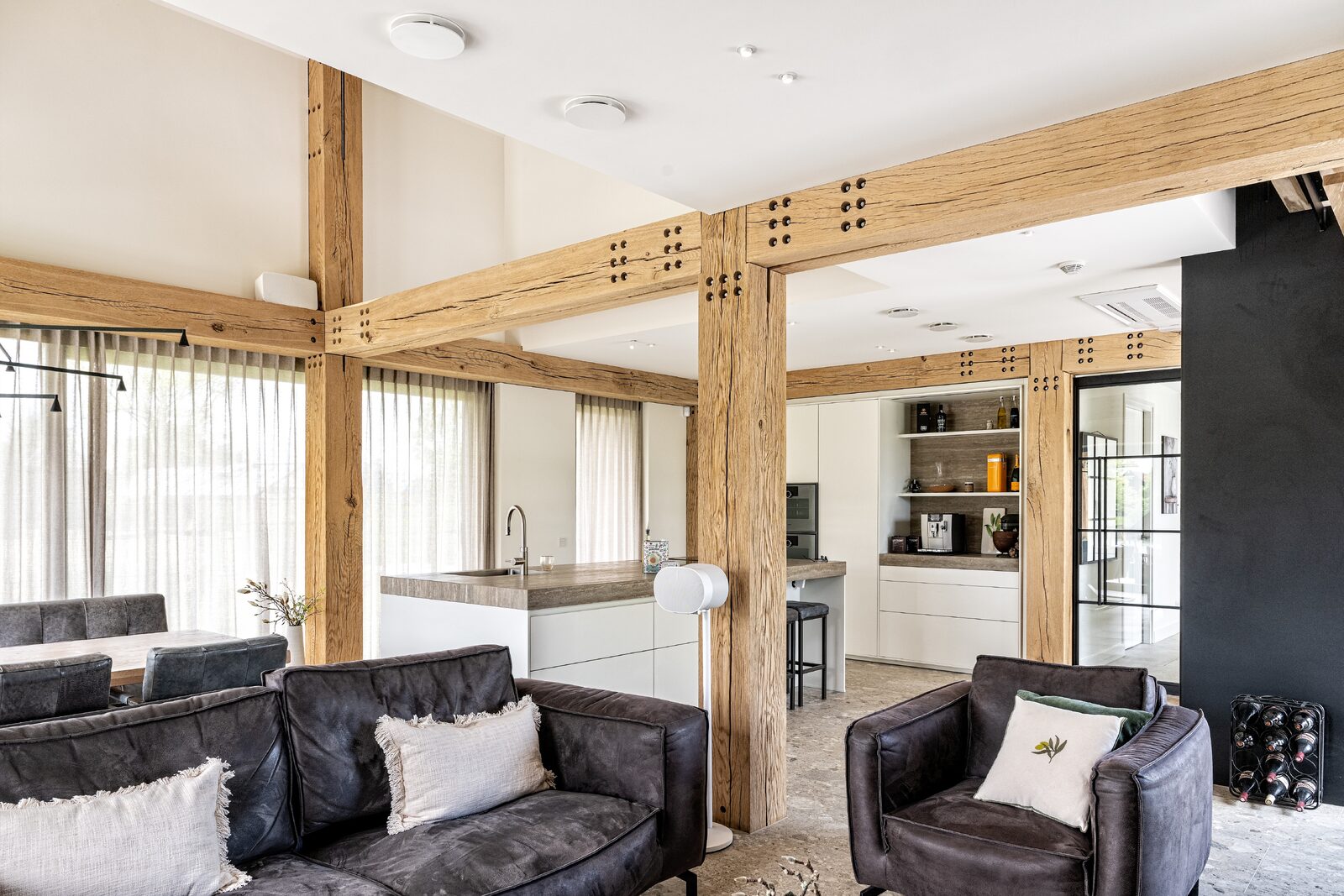 Multifunctionele verlichting vormt basis voor rustige én flexibele villa