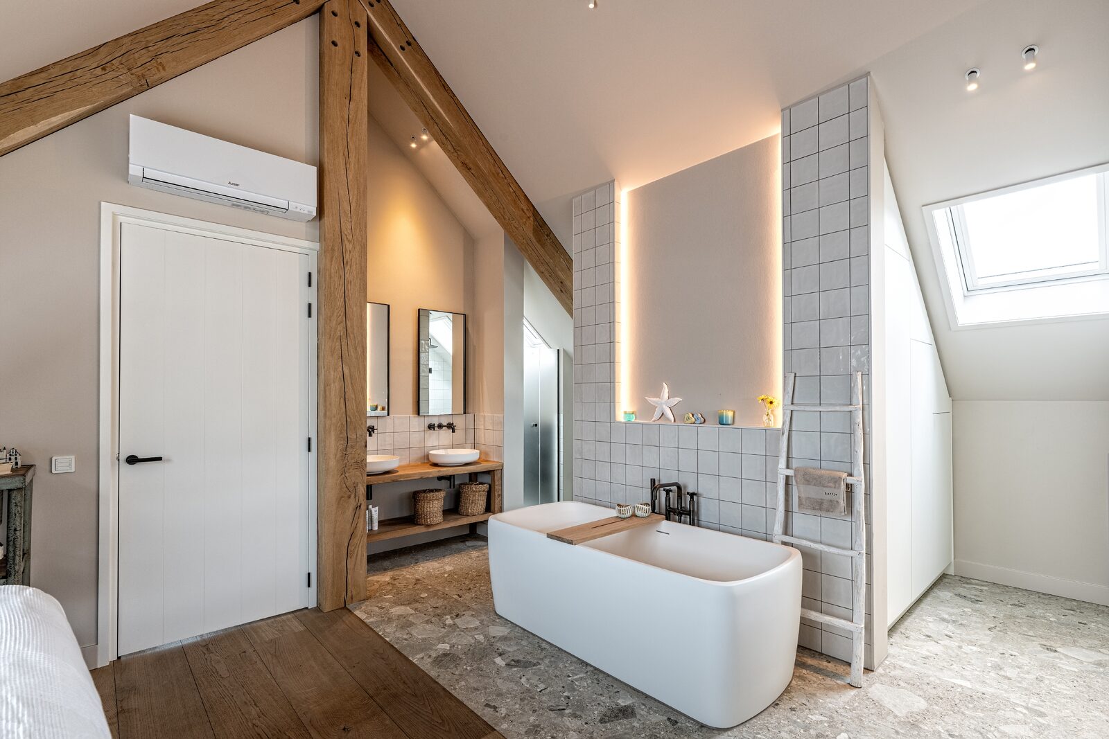 Multifunctionele verlichting vormt basis voor rustige én flexibele villa 2